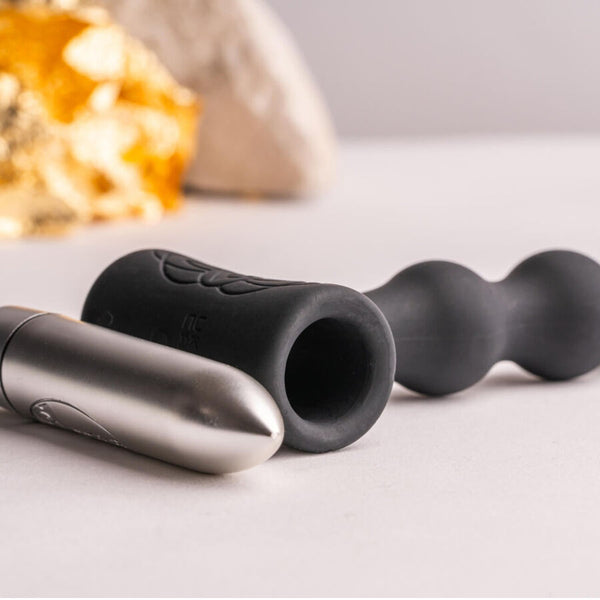 Petite sensations pearls plug anal vibrador negro
