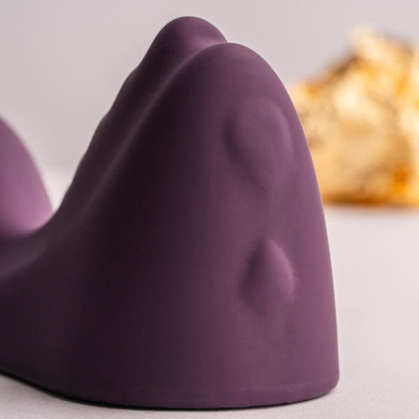 Ruby glow vibrador sit on morado