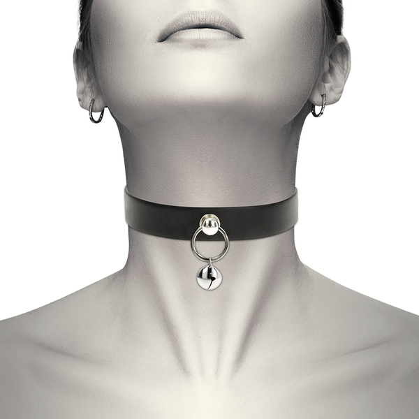 Coquette collar cuero vegano accesorio woman cascabel aro