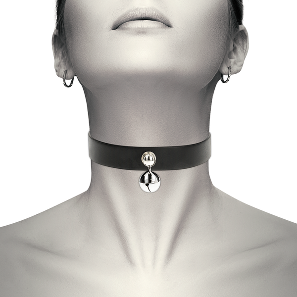 Coquette collar cuero vegano accesorio woman cascabel
